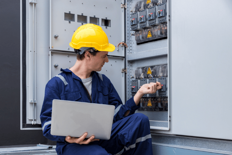 Seamless Service Technician